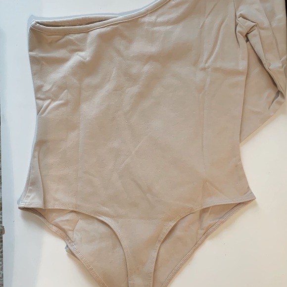 Lovers + Friends Tenley Bodysuit One Sleeve in Sand Size XS - Picture 6 of 6